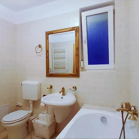 Voyage Apartment Mamaia